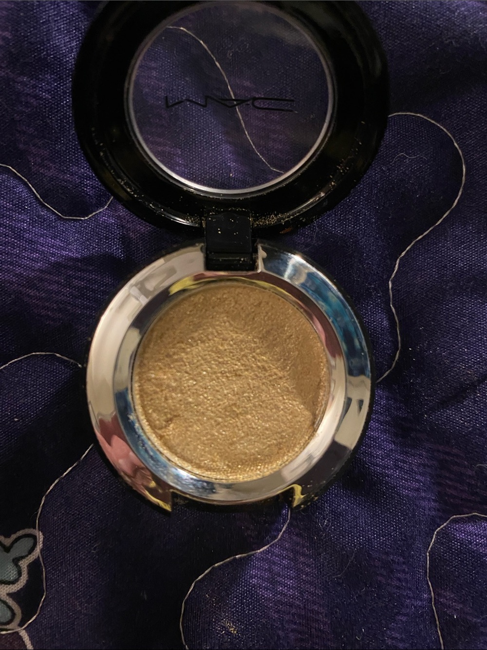 MAC Dazzle shadow Extreme Kiss of Klimt
